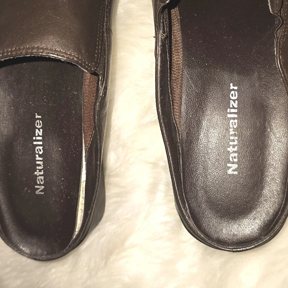 Slides/Mules (Flats) by Naturalizer